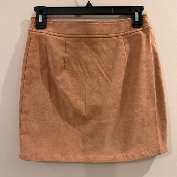 Kendall and Kylie vegan suede mini skirt - Picture 2 of 3